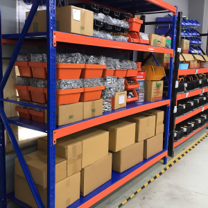 Kệ trung tải 250kg/tầng MHBrothers khung hàn chắc chắn, màu cam xanh.