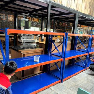 Kệ trung tải 250kg/tầng nhìn từ trên, hiển thị cấu trúc tầng mâm.