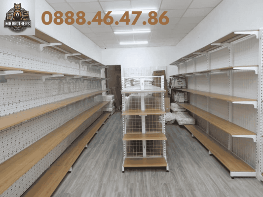 Mẫu kệ siêu thị bền đẹp, thiết kế chắc chắn, phù hợp trưng bày hàng hóa.