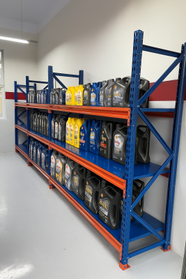 Chi tiết khung chân và thanh beam kệ trung tải MHBrothers – thiết kế bắt vít, bản to, chịu tải cao.