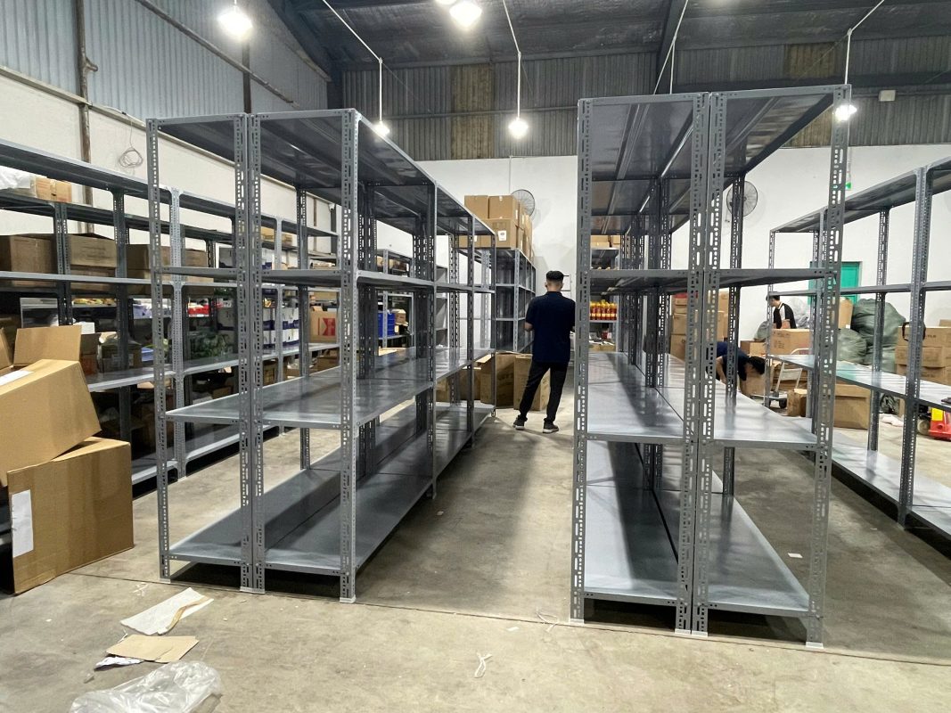 ưu điểm nổi bật của kệ sắt V đa năng
