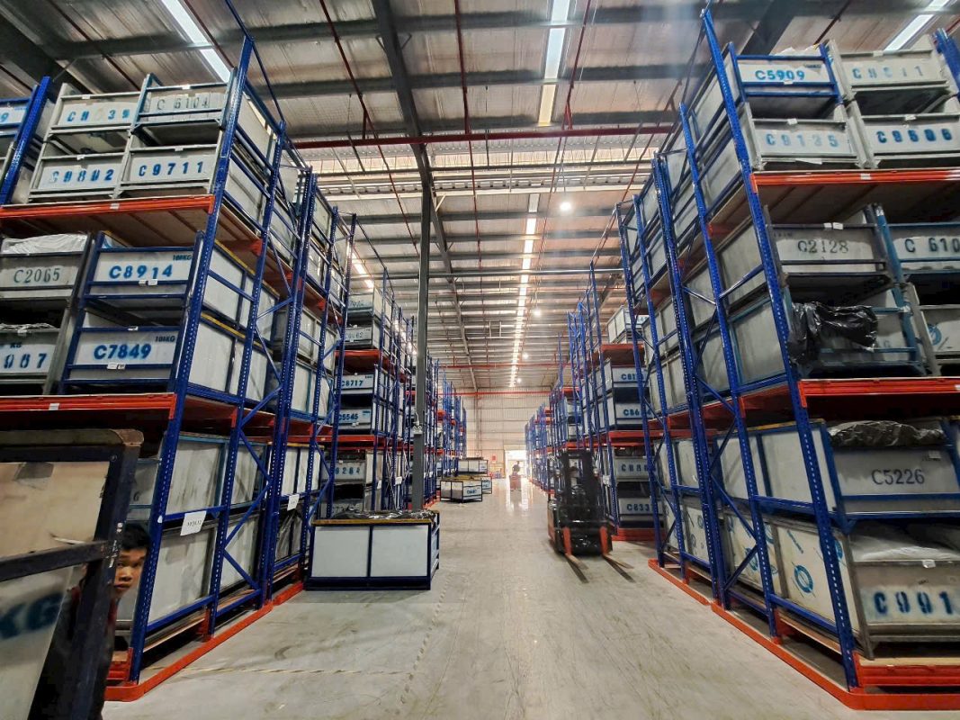 kệ trung tải 500kg cho xưởng sản xuất