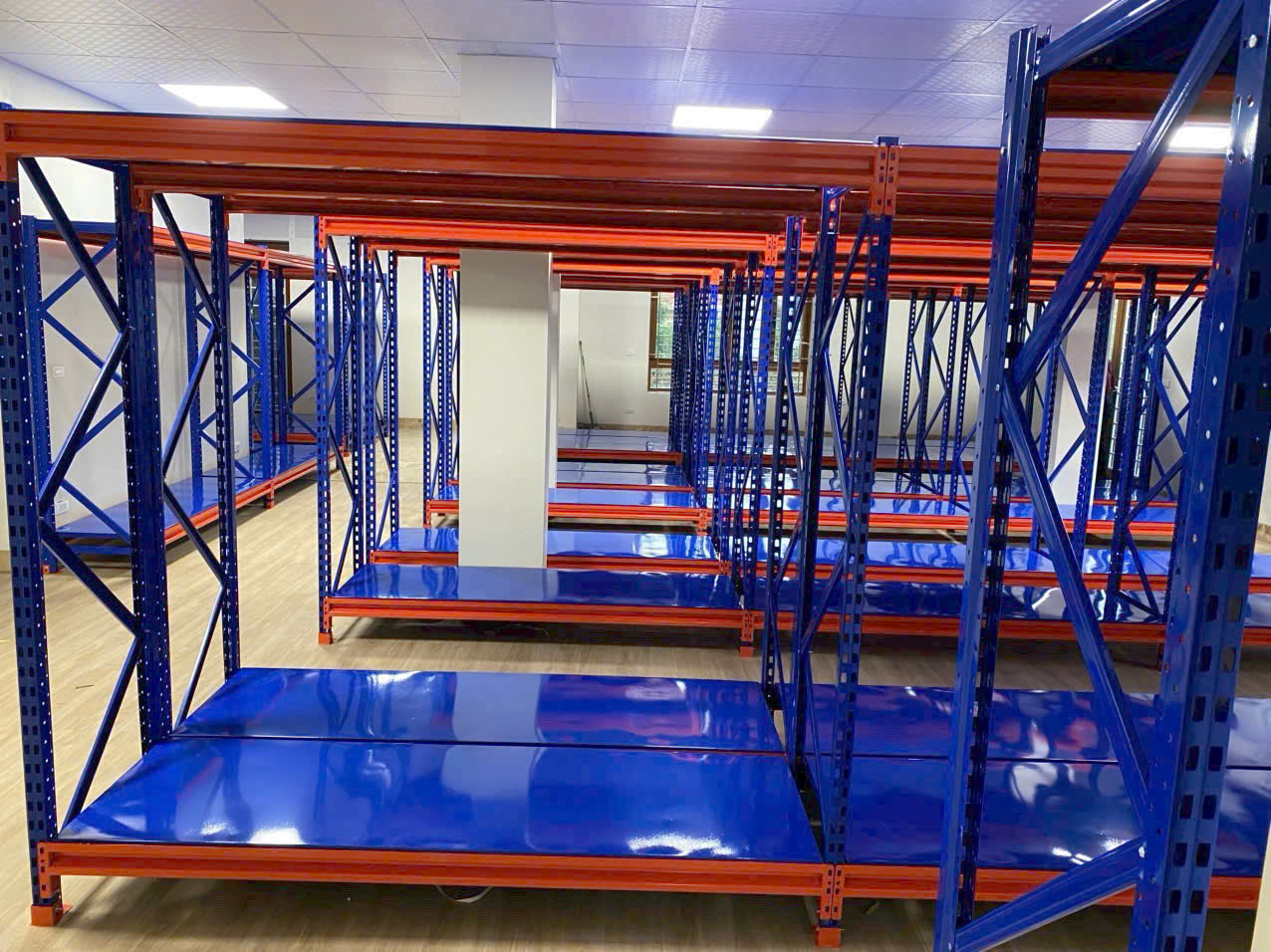 ke-trung-tai-400kg-lap-rap