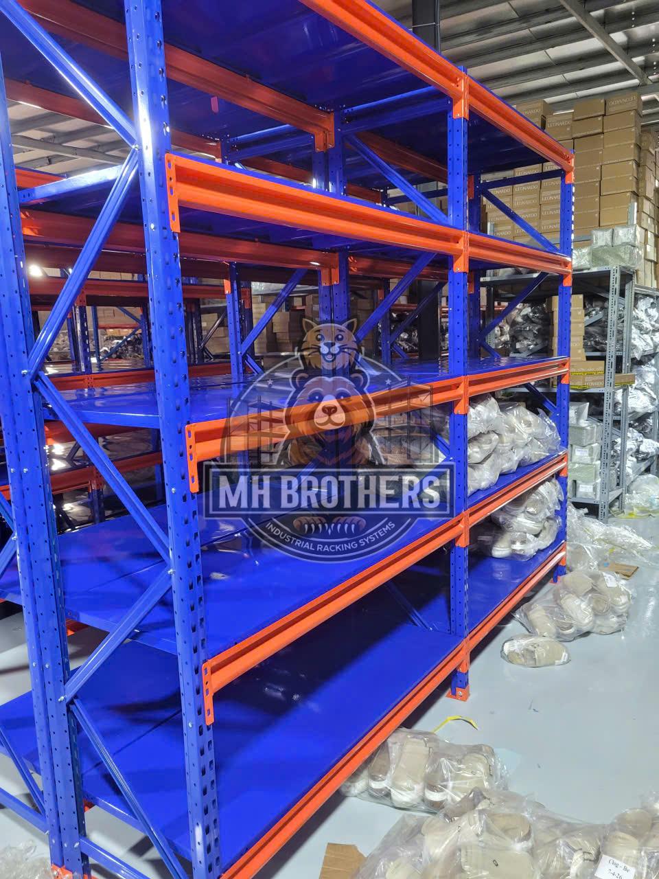 xưởng sản xuất kệ trưng bày theo yêu cầu
