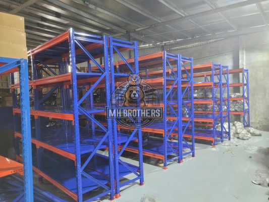 xưởng sản xuất kệ trưng bày theo yêu cầu
