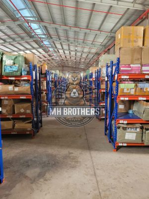 kệ trưng bày đồ gia dụng trong siêu thị
